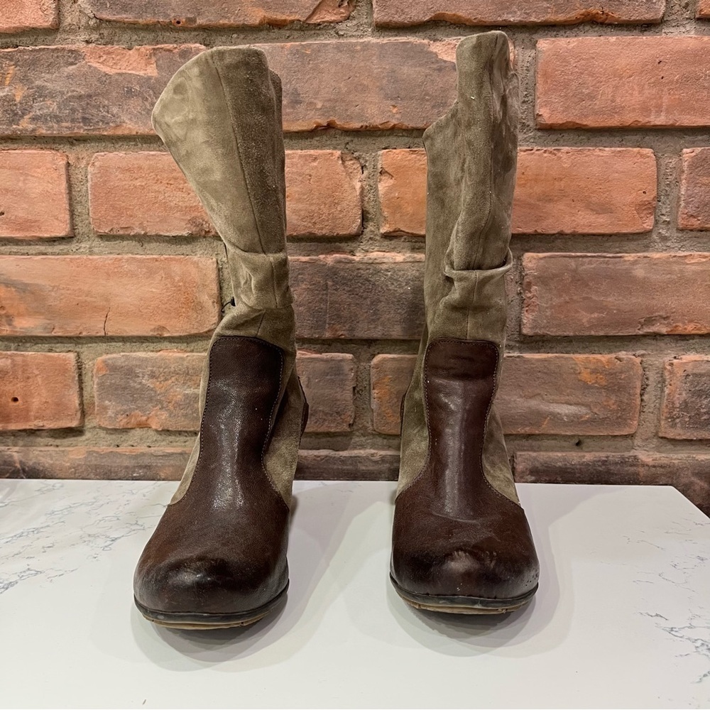 Gold Button suede Boots - Picture 3 of 10